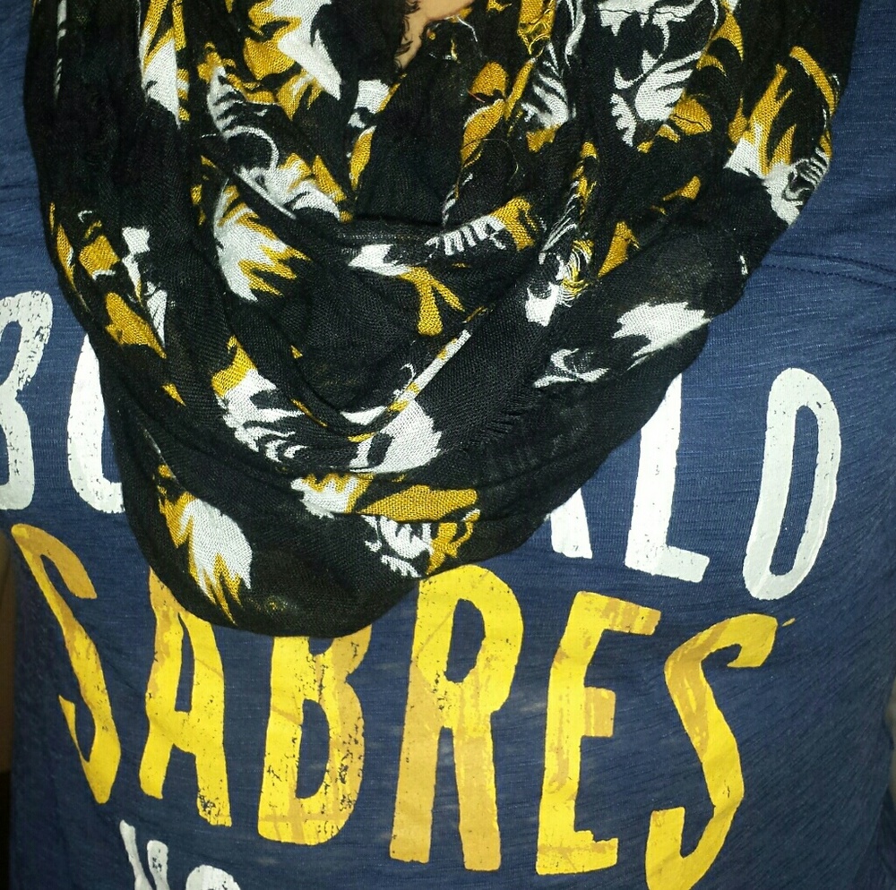 Sabre Tooth Tiger Hockey Women  Scarf - New